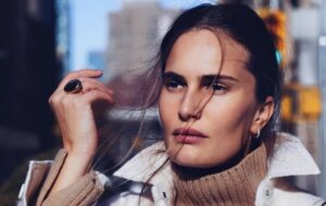 “Гола” обкладинка: українська модель прикрасила свіжий випуск Elle