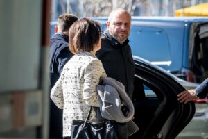 Кінець паузи в перемовинах. Делегація їде в США