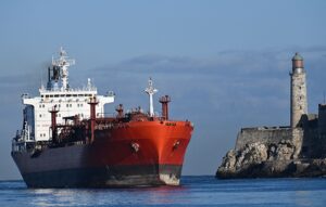 На Кубу доправили 100 тисяч тонн російської нафти