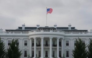 Шок у Затоці: чому Вашингтон мовчить, поки РФ “зливає” США Ірану