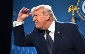 Трамп “вимагає” у шейхів трильйони доларів – ЗМІ