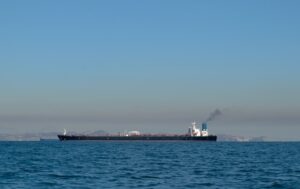 “Зомбі-танкери” прориваються через Ормузьку протоку – ЗМІ