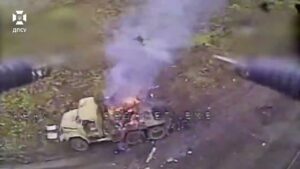 🔥 Один у полі – Воїн. Прикордонник FPV-дроном ліквідував 11 окупантів та знищив вантажівку