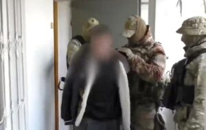 ФСБ затримала кримчанина за схвалення ударів ЗСУ по нафтобазі