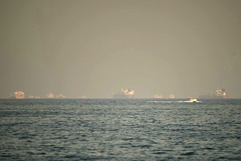 Катар відновив рух суден після блокування Ормузької протоки