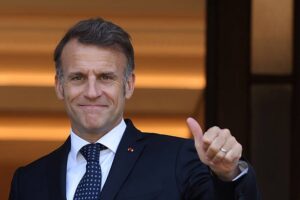 Макрон відреагував на жарт Чарльза над Трампом у Білому домі