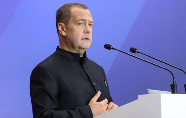 Медведєв назвав “дурниками” тих, хто не вірить у ядерну війну