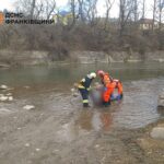 На Київщині та Прикарпатті рятувальники дістали з води потопельників