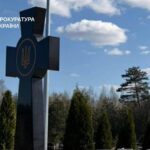 На Київщині викрили схему заробітку на могильних хрестах для військових