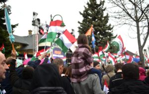 На виборах в Угорщині рекордна кількість охочих голосувати за кордоном