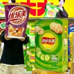 Пачка чипсів розміром з людину: з’явився магазин із гігантськими товарами