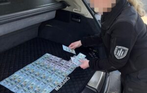 Правоохорониця “продавала” фіктивну службу у штрумовому батальйоні