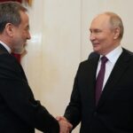 Путін пообіцяв главі МЗС Ірану “сприяти миру”