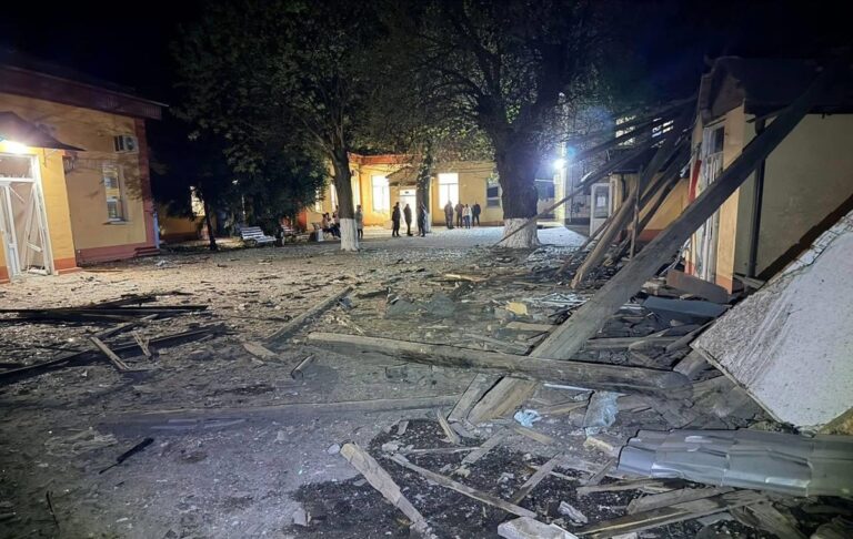 Росіяни зруйнували “шахедами” лікарню на Одещині