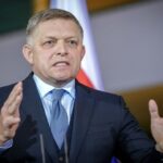 Ще одна країна закрила небо для Фіцо, який зібрався на парад у РФ