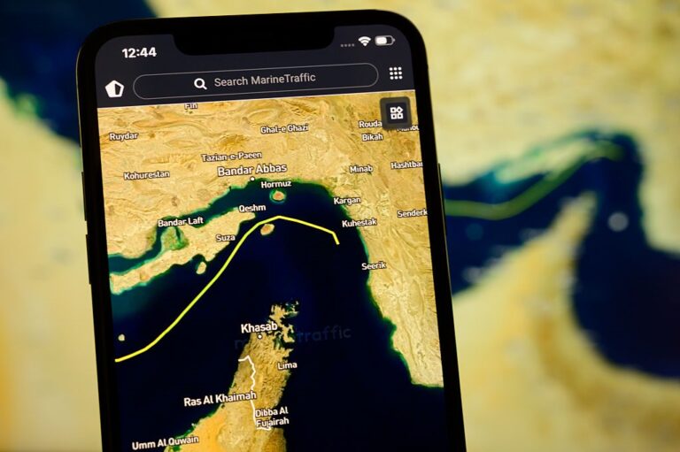 Страждають всі. Нова блокада Трампа проти Ірану