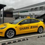 Таксі Tesla плутаються у маршрутах і висаджують пасажирів на швидкості