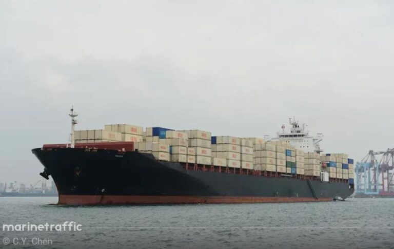 Трамп заявив про заоплення іранського судна в Оманській затоці