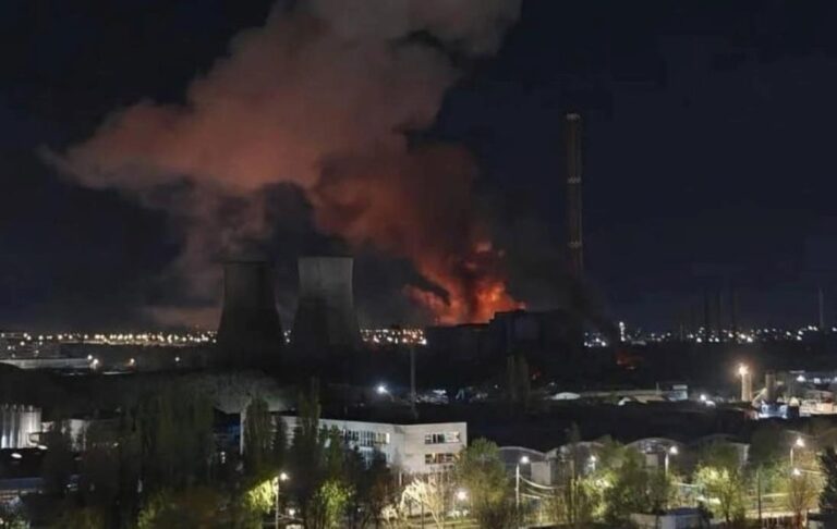 У Бухаресті на ТЕЦ стався вибух і масштабна пожежа