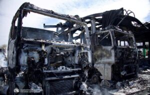 У Дніпрі згоріли 12 автомобілів на атакованій АЗС