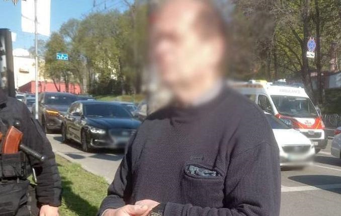 У Києві затримали чоловіка, який із ножем провокував конфлікт