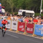 У Пекіні роботи-гуманоїди обігнали людей під час півмарафону