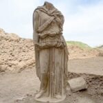 У Туреччині знайшли унікальну двометрову статую Афіни