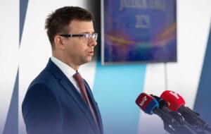 Угорщина підтвердила транзит нафти через Дружбу