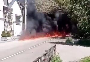 В Туапсе палаючі нафтопродукти течуть вулицями