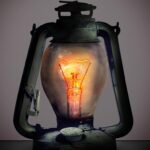 Вчені пояснили, чому люди бояться темряви