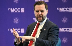 Венс пояснив, що загрожує “крихкому перемир’ю” з Іраном