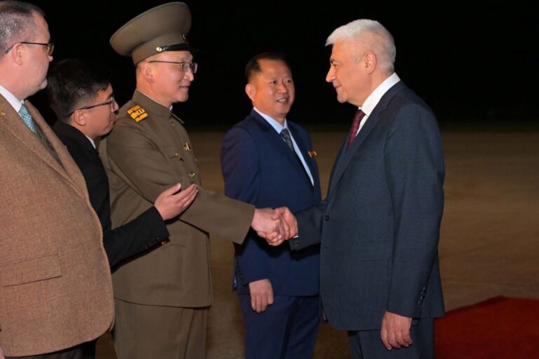 Всеосяжне стратегічне партнерство: головний силовик РФ приїхав до КНДР