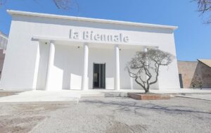 Журі 61-ї Венеціанської бієнале пішло у відставку