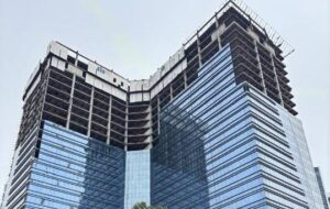 ЗМІ дізналися, кому продали недобудований хмарочос Sky Towers у Києві