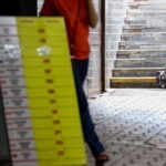 Долар стабілізувався у обмінниках, євро йде вгору