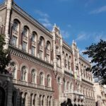 Долар відступив від рекордних максимумів в Україні
