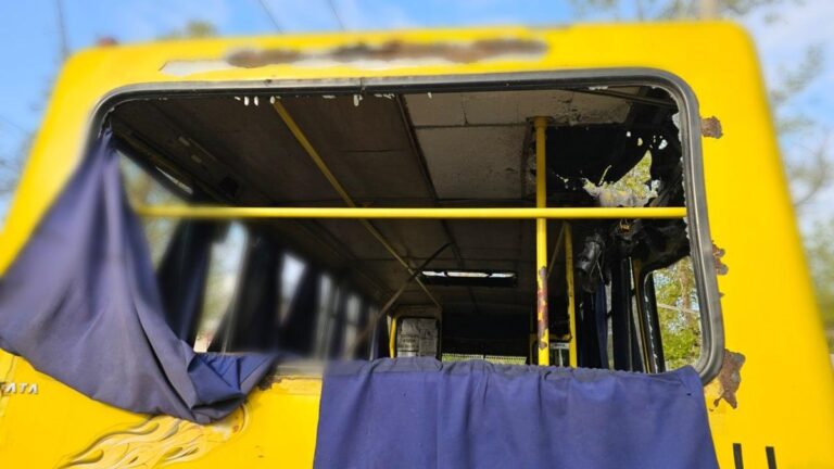 Дрон росіян атакував автобус на Херсонщині: є жертва