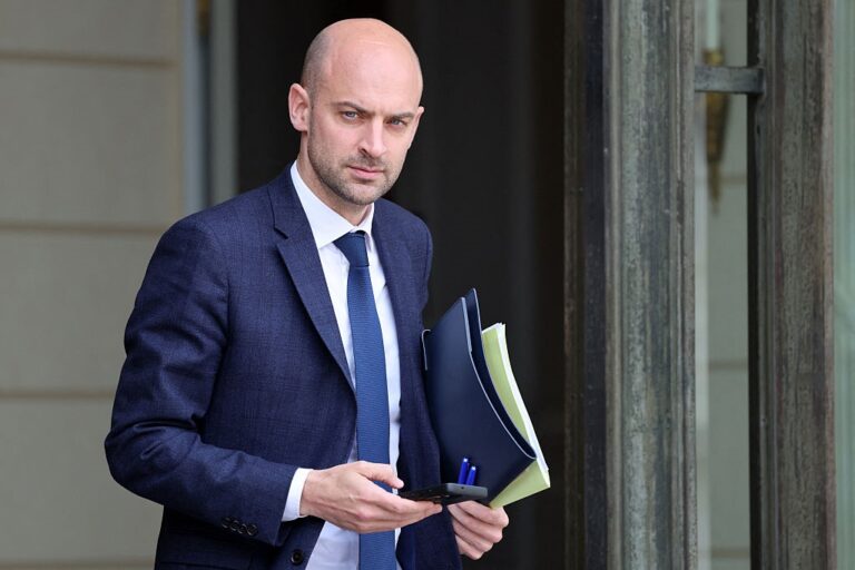 Франція переходить до наступу в інформаційній війні
