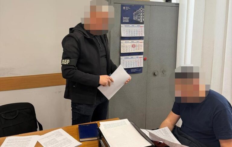 Львівський митник пропустив контрабанду на 7 млн