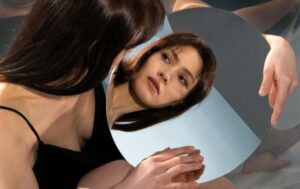 Любов потрібно заслужити: як виникає і маскується низька самооцінка