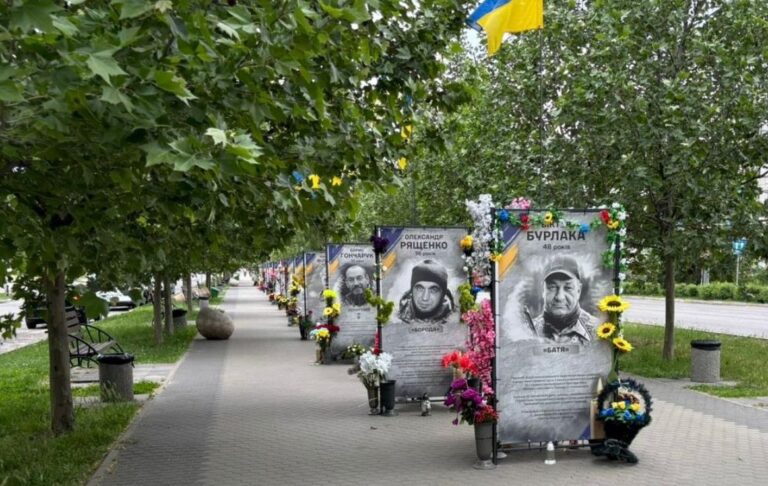 На Київщині підлітки танцювали на Алеї Слави під російську музику