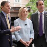 Посольство США підтвердило, що залишається в Києві