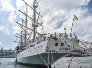 Росіяни атакували вітрильний фрегат в Одеському морпорту