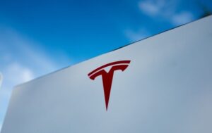 Tesla готується до серійного виробництва Roadster на заводі у Техасі