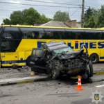У Борисполі джип зіткнувся з автобусом, є загиблий і постраждалі