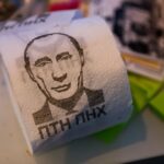 У Литві на 9 травня роздавали туалетний папір із Путіним