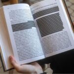 У Росії почали застосовувати “блекаути” у книжках