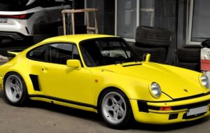 В Україні помітил рідкісний заряджений Porsche RUF 80-х