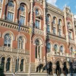 Валютні інтервенції НБУ в квітні зменшилися на 24,8%