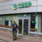 Відключення інтернету: Росіяни “винесли” з банків рекордну суму грошей